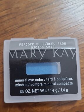 New in packaging! Mary Kay Peacock Blue mineral powder eye color